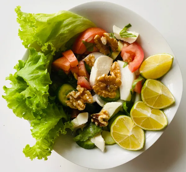 Fresh salad with greens, tomatoes and walnuts — healthy pregnancy nutrition